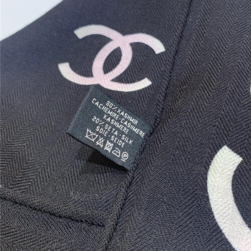 High Quality Luxury Chanel Chain With Characteristic Double C Square Scarf product detail