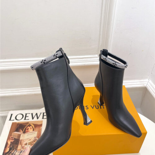 High Quality Luxury Louis Vuitton Small Square Toe Diamond Heel Boots product detail