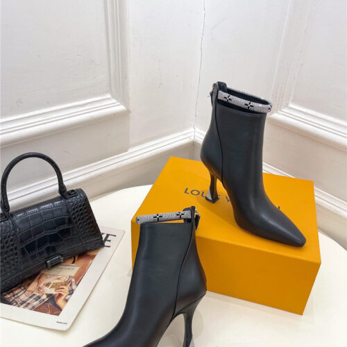 High Quality Luxury Louis Vuitton Small Square Toe Diamond Heel Boots product detail