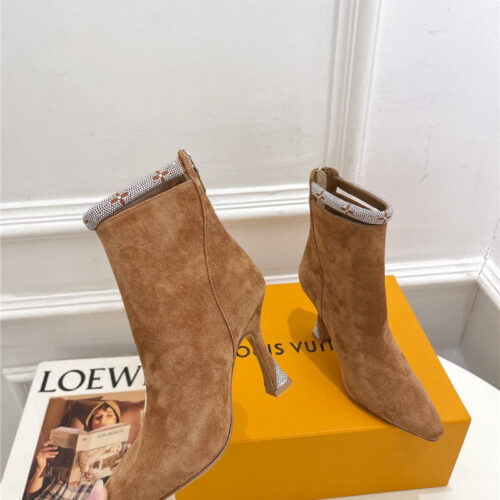 High Quality Luxury Louis Vuitton Small Square Toe Diamond Heel Boots – Style 04323 product detail