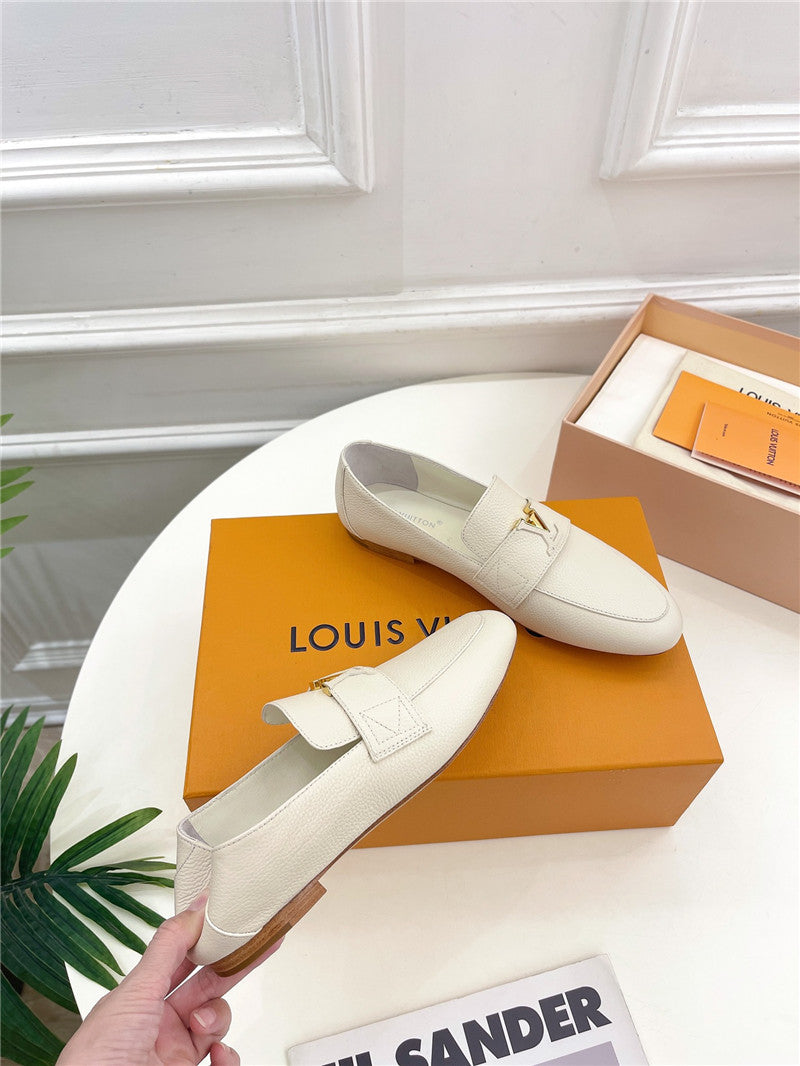 High Quality Luxury Louis Vuitton New Flat Loafers – Style 89475 product detail