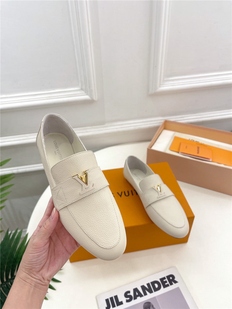 High Quality Luxury Louis Vuitton New Flat Loafers – Style 89475 product detail
