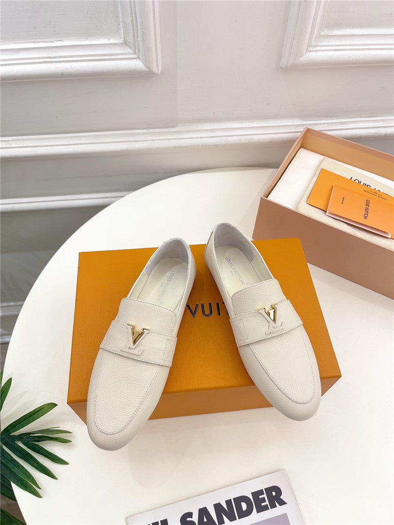 High Quality Luxury Louis Vuitton New Flat Loafers – Style 89475 product detail