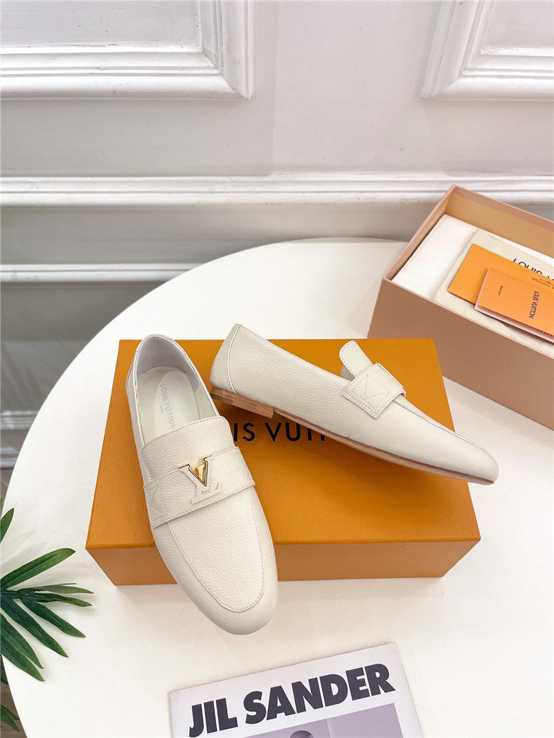High Quality Luxury Louis Vuitton New Flat Loafers – Style 89475 product detail