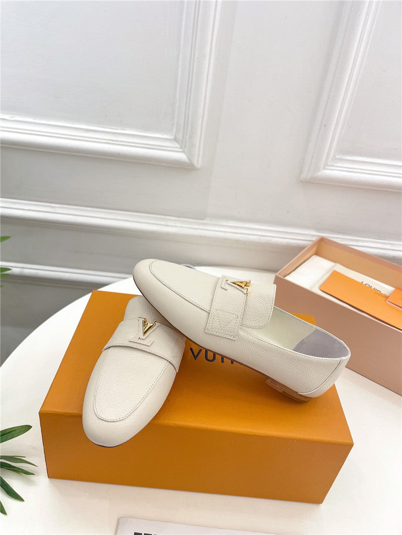 High Quality Luxury Louis Vuitton New Flat Loafers – Style 89475 product detail