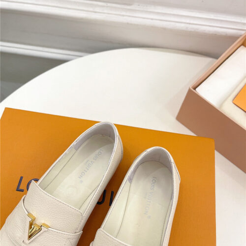 High Quality Luxury Louis Vuitton New Flat Loafers – Style 89475 product detail