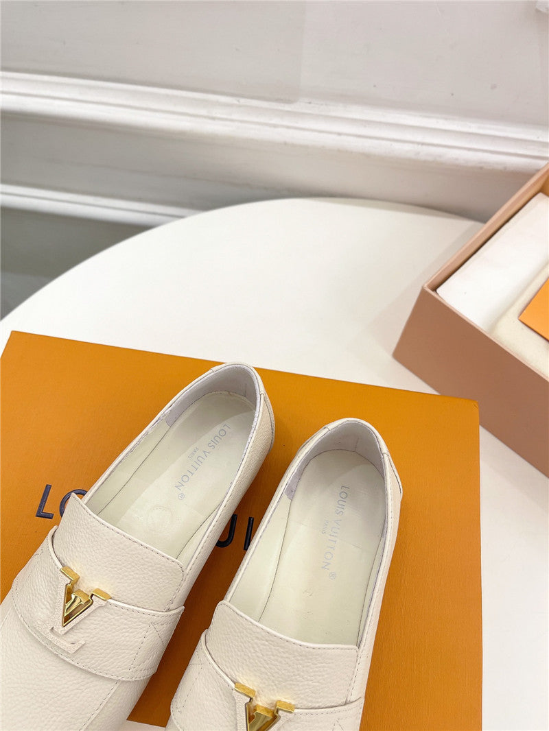 High Quality Luxury Louis Vuitton New Flat Loafers – Style 89475 product detail