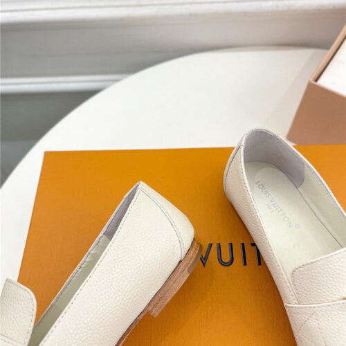 High Quality Luxury Louis Vuitton New Flat Loafers – Style 89475 product detail