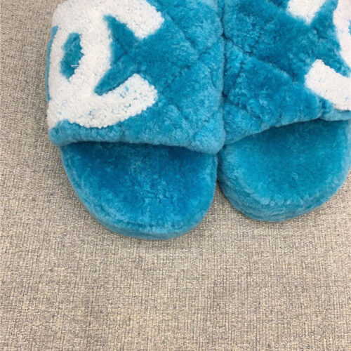 High Quality Luxury Chanel New Thick Sole Fur Slippers product detail
