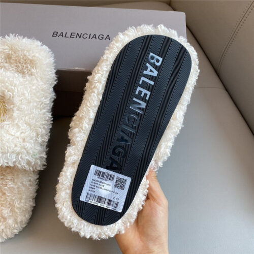 High Quality Luxury Balenciaga Autumn And Winter New Embroidered Fur Slippers product detail
