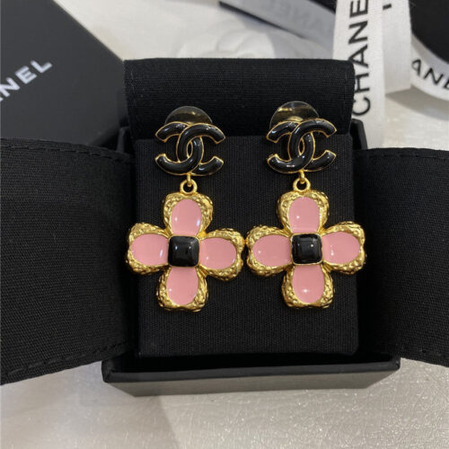 High Quality Luxury Chanel Pink Enamel Four-Leaf Clover Earrings