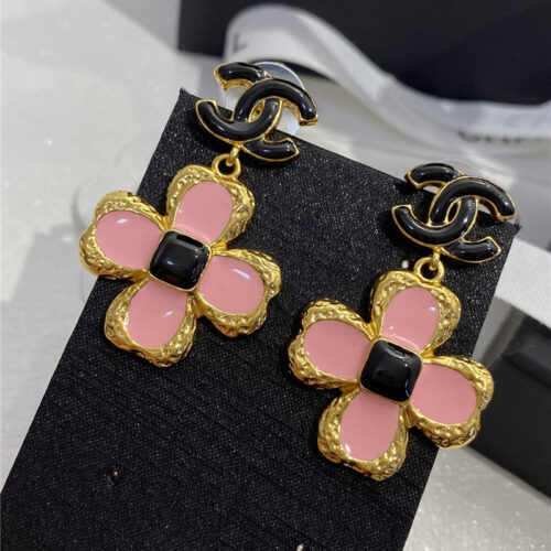 High Quality Luxury Chanel Pink Enamel Four-Leaf Clover Earrings product detail
