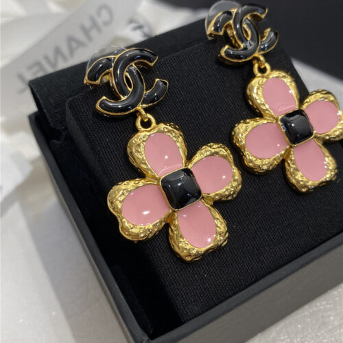 High Quality Luxury Chanel Pink Enamel Four-Leaf Clover Earrings product detail