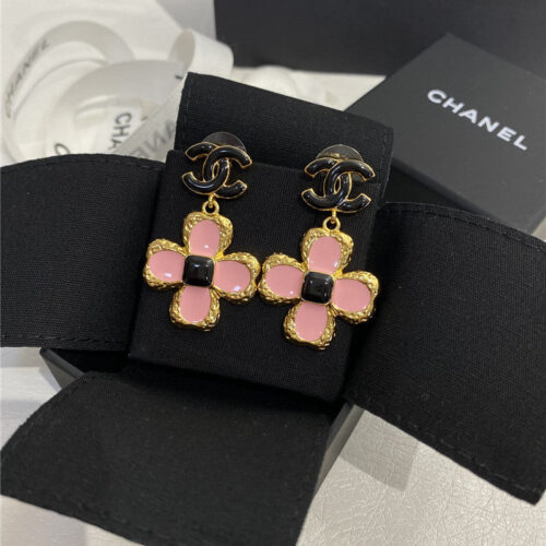 High Quality Luxury Chanel Pink Enamel Four-Leaf Clover Earrings product detail
