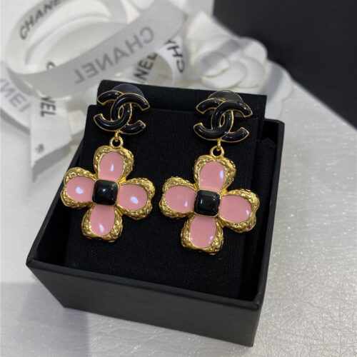 High Quality Luxury Chanel Pink Enamel Four-Leaf Clover Earrings product detail