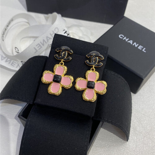 High Quality Luxury Chanel Pink Enamel Four-Leaf Clover Earrings product detail