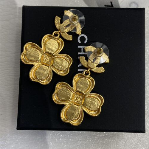 High Quality Luxury Chanel Pink Enamel Four-Leaf Clover Earrings alternate view