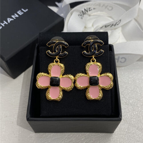 High Quality Luxury Chanel Pink Enamel Four-Leaf Clover Earrings product detail
