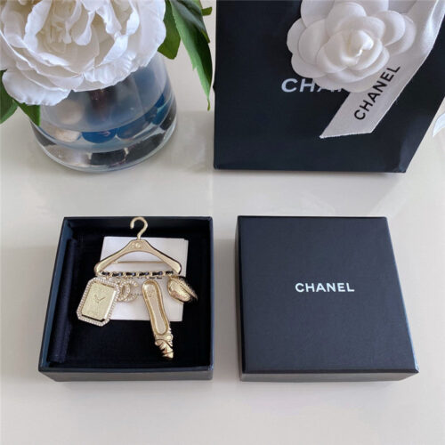 High Quality Luxury Chanel Leather Chain Hanger Brooch