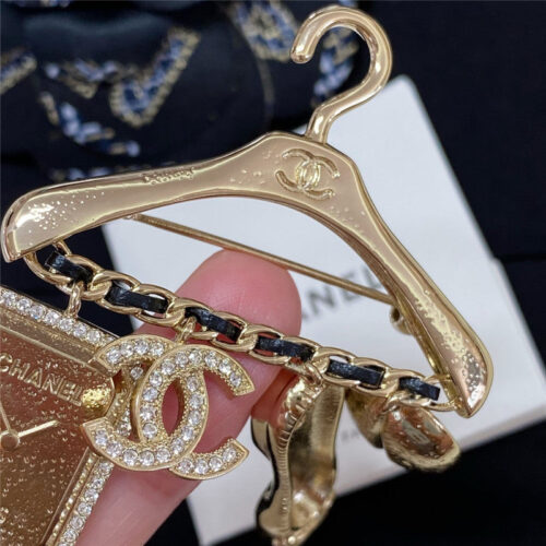 High Quality Luxury Chanel Leather Chain Hanger Brooch product detail