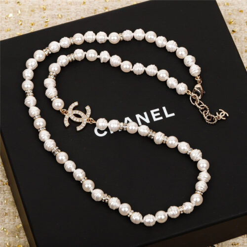 High Quality Luxury Chanel Bow Pink Pearl Sweater Chain alternate view