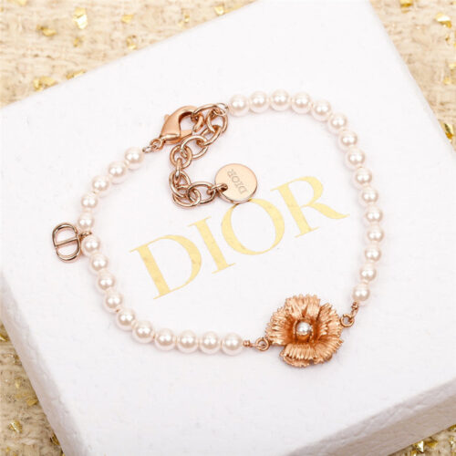 High Quality Luxury Chanel Cornflower Pearl Bracelet product detail