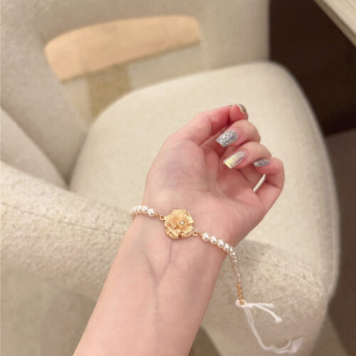 High Quality Luxury Chanel Cornflower Pearl Bracelet product detail