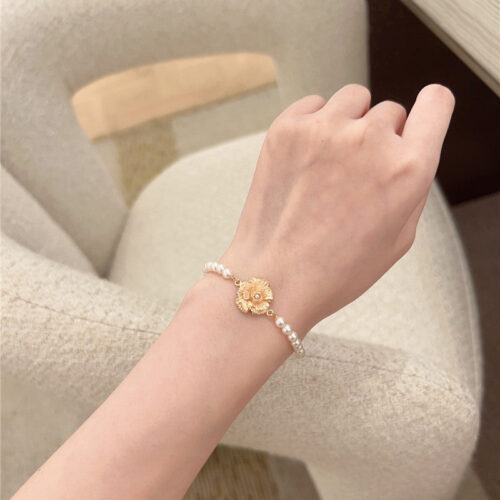 High Quality Luxury Chanel Cornflower Pearl Bracelet product detail