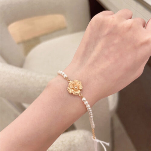 High Quality Luxury Chanel Cornflower Pearl Bracelet product detail