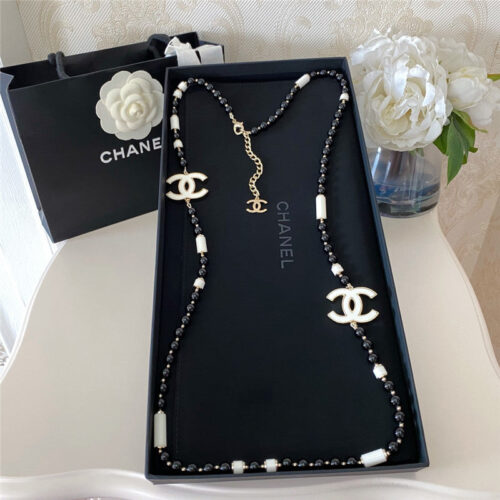 High Quality Luxury Chanel Black And White Sweater Chain