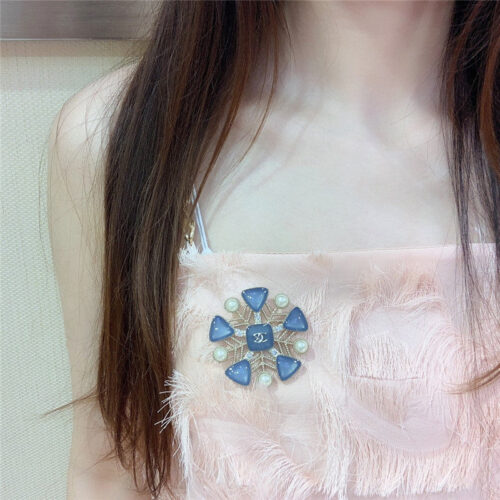 High Quality Luxury Chanel New Snowflake Brooch alternate view