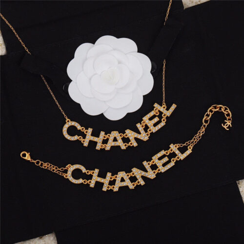 High Quality Luxury Chanel Gold Letter Bracelet