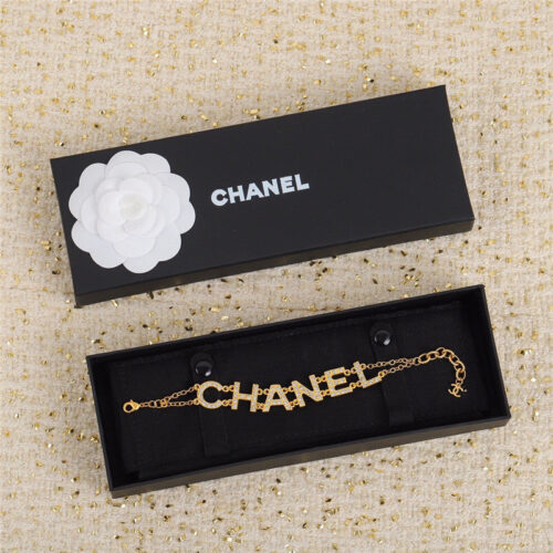 High Quality Luxury Chanel Gold Letter Bracelet product detail