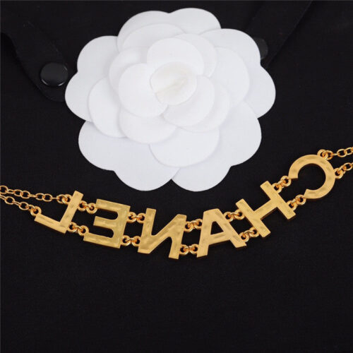 High Quality Luxury Chanel Gold Letter Bracelet product detail