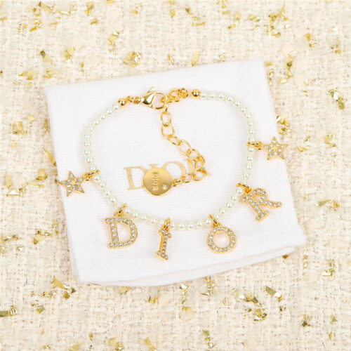 High Quality Luxury Dior Cd Pearl Bracelet product detail