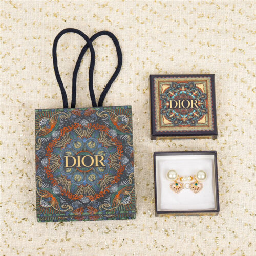 High Quality Luxury Dior Heart Size Pearl Earrings product detail