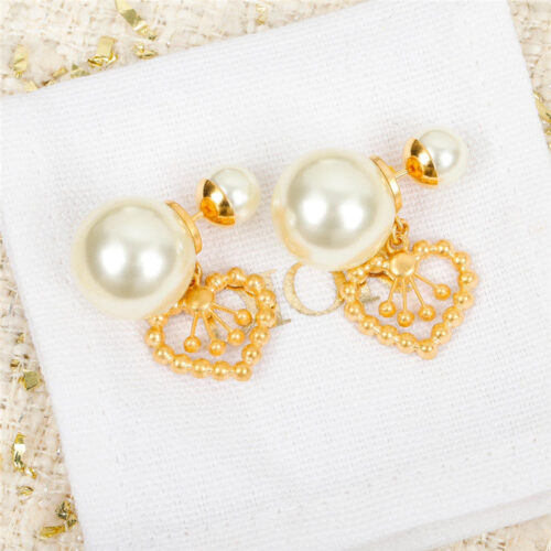 High Quality Luxury Dior Heart Size Pearl Earrings product detail