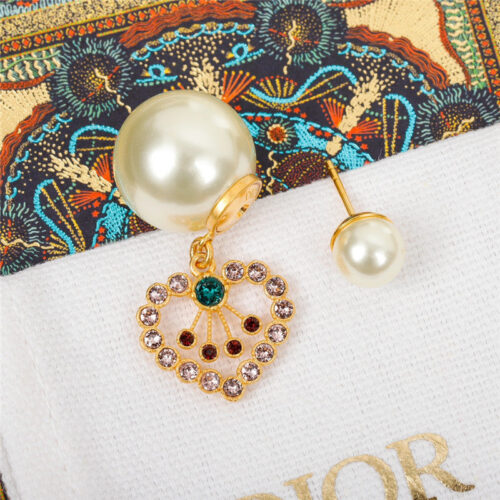 High Quality Luxury Dior Heart Size Pearl Earrings product detail