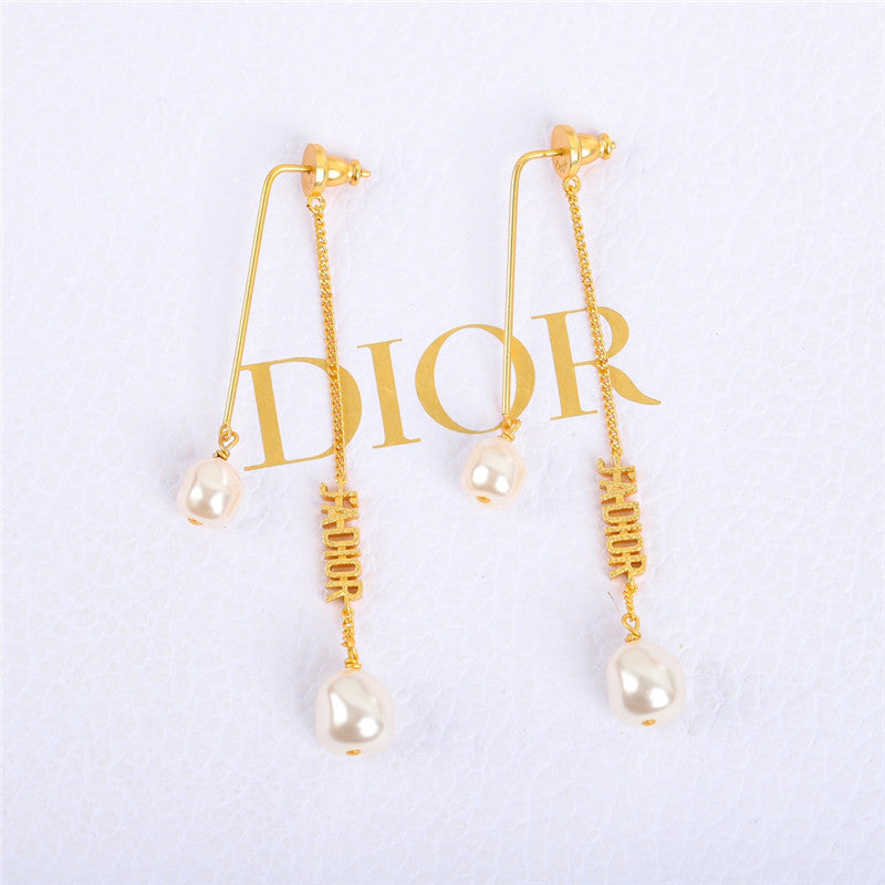 High Quality Luxury Dior Pearl Earrings product detail