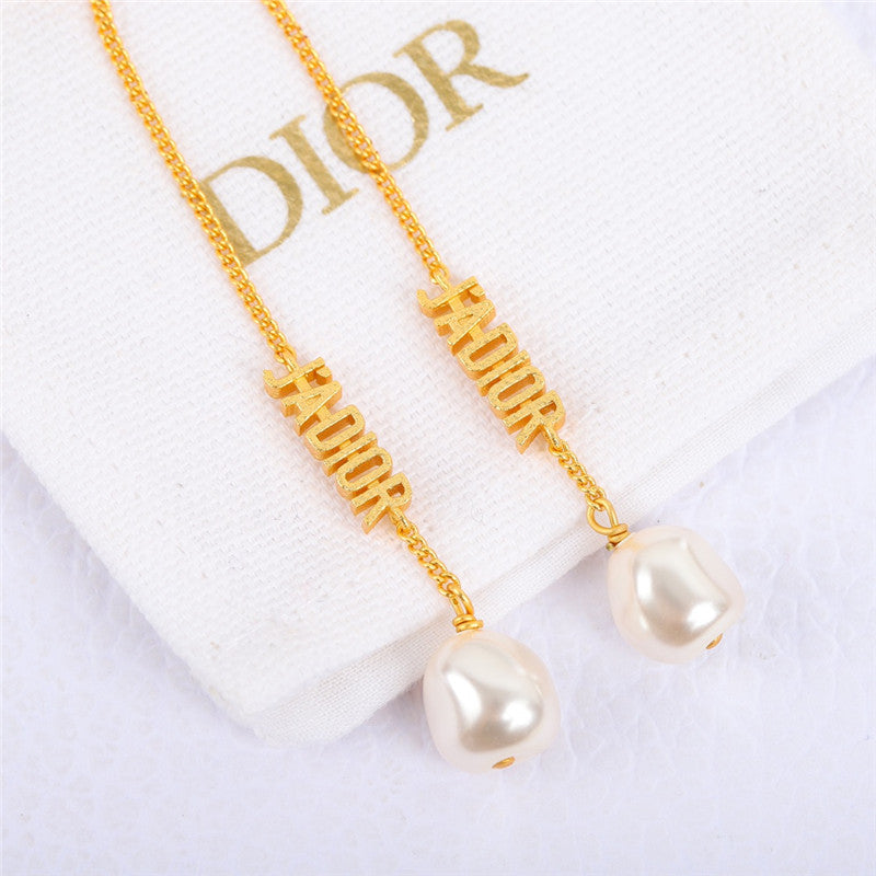 High Quality Luxury Dior Pearl Earrings product detail