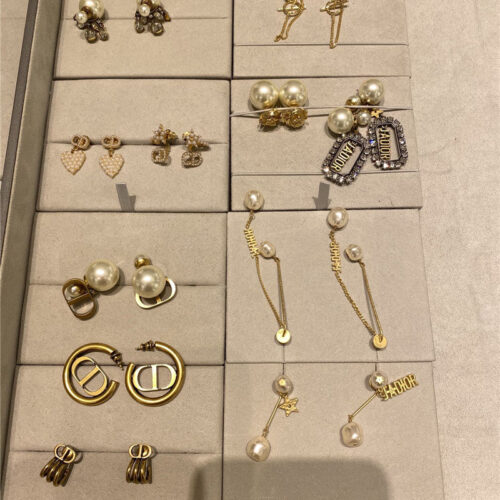 High Quality Luxury Dior Pearl Earrings product detail