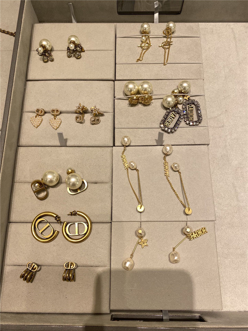 High Quality Luxury Dior Pearl Earrings product detail