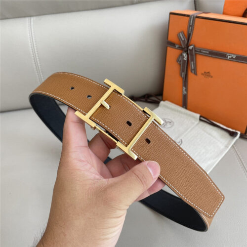 High Quality Luxury Hermes Classic Double-Sided Pebbled Belt – Style 79270 alternate view
