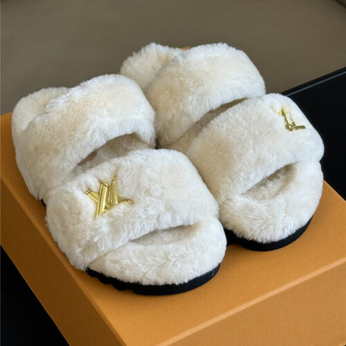 High Quality Luxury Louis Vuitton New Wool Slippers alternate view