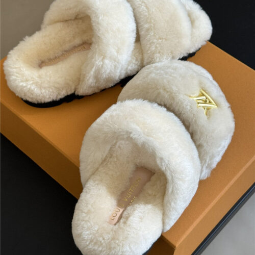 High Quality Luxury Louis Vuitton New Wool Slippers product detail