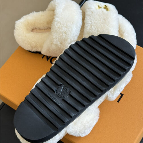High Quality Luxury Louis Vuitton New Wool Slippers product detail