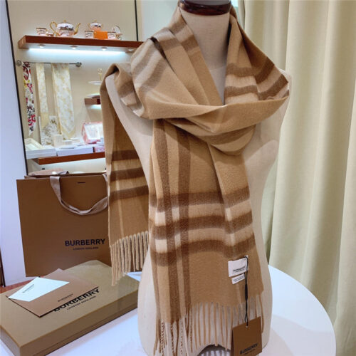 High Quality Luxury Burberry Classic Plaid Cashmere Scarf – Style 24622 alternate view