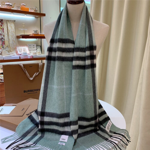 High Quality Luxury Burberry Classic Plaid Cashmere Scarf – Style 24625 alternate view