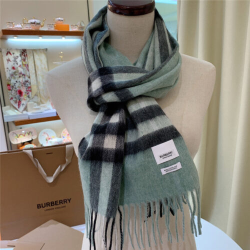 High Quality Luxury Burberry Classic Plaid Cashmere Scarf – Style 24625