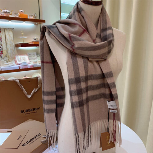 High Quality Luxury Burberry Classic Plaid Cashmere Scarf – Style 24635 alternate view